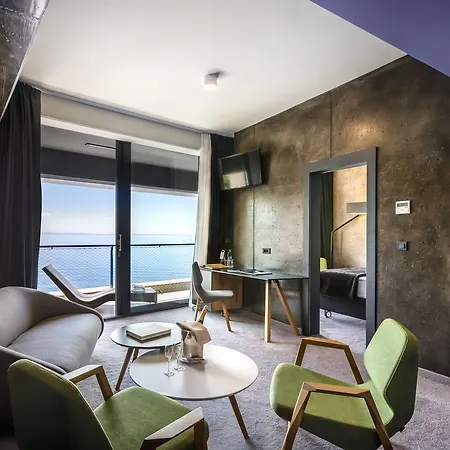 ديزاين نافيز 5* أوباتيا