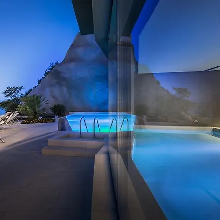 فندق ديزاين نافيز 5*
